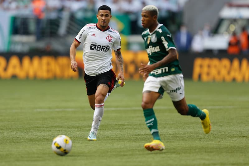 Danilo e João Gomes, joias de Palmeiras e Flamengo, trocaram mensagens nas redes sociais