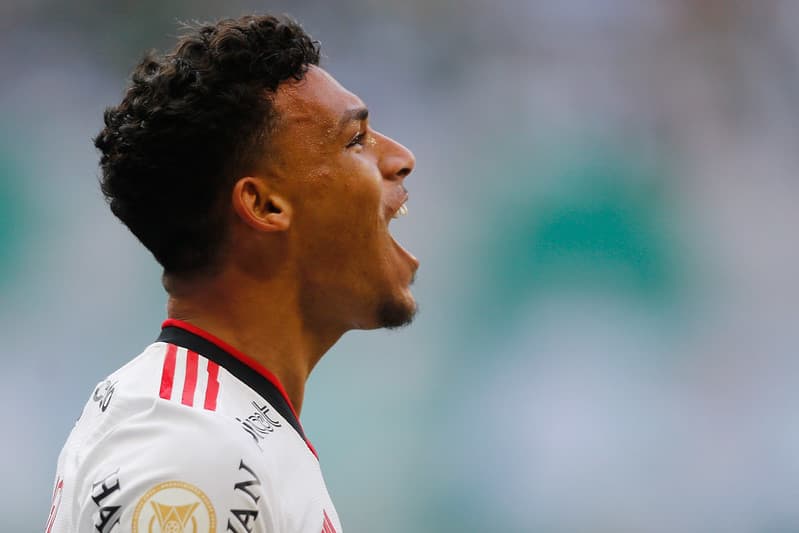 Victor Hugo estreou na Copinha e no profissional do Flamengo no mesmo ano