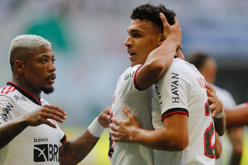 Flamengo tem cinco jogos em 16 dias. Calendário apertado por três competições