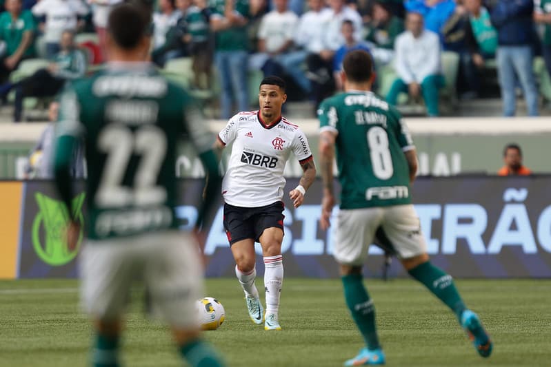 João Gomes contra o Palmeiras pelo Flamengo