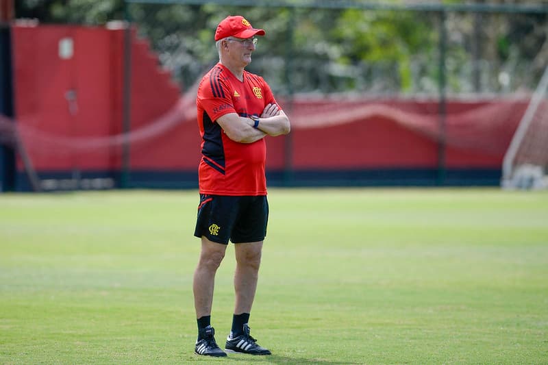Dorival Júnior comanda treino no Flamengo