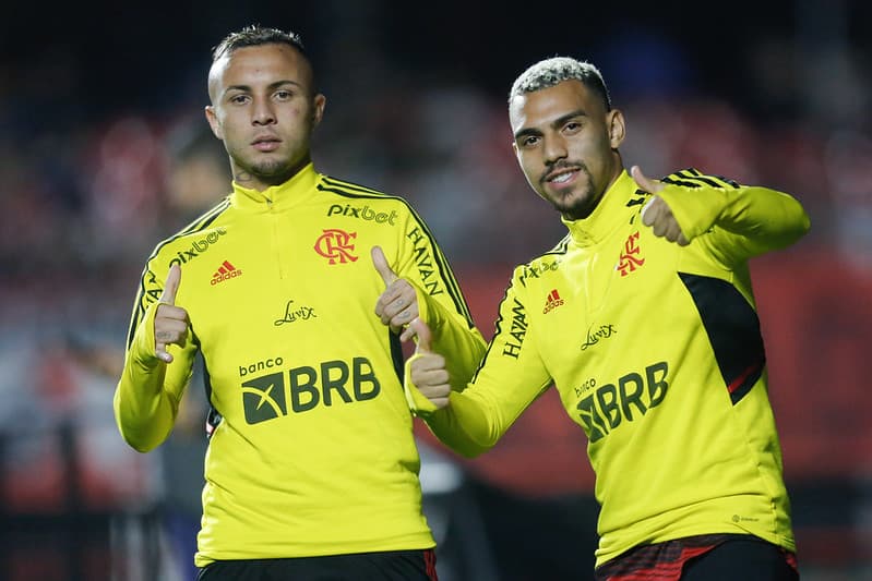 Everton Cebolinha e Matheuzinho na partida entre Flamengo e São Paulo