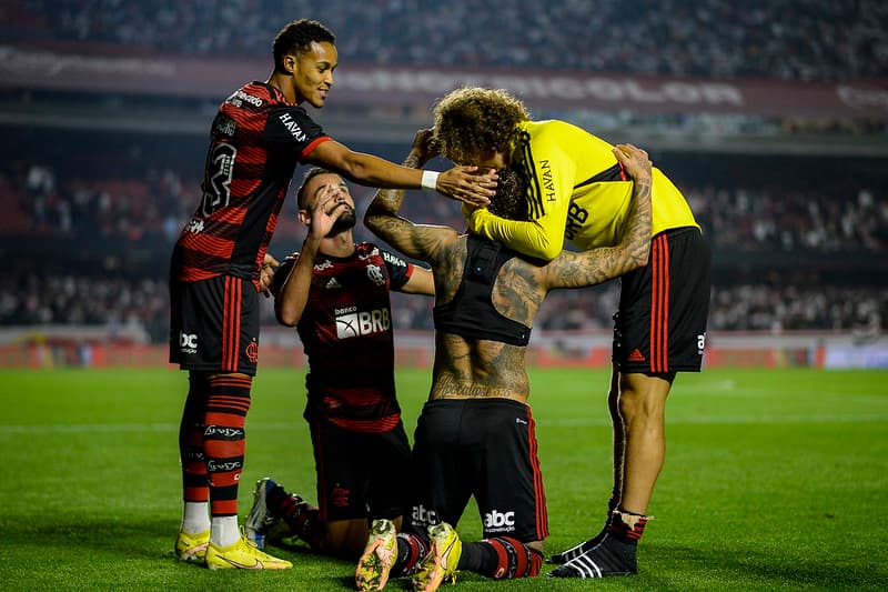 Lázaro comemora gol do Flamengo