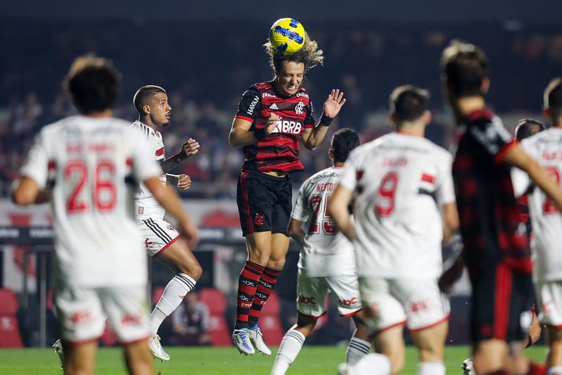 David Luiz foi bastante elogiado no último confronto contra São Paulo