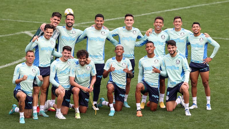Jogadores do Palmeiras após treino no centro de treinamento, em São Paulo.