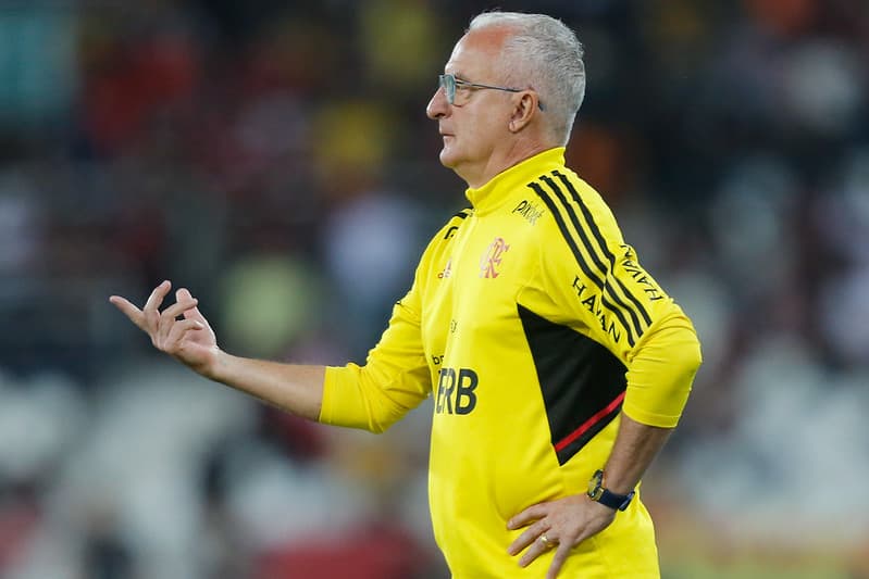 Dorival Júnior comanda treino do Flamengo
