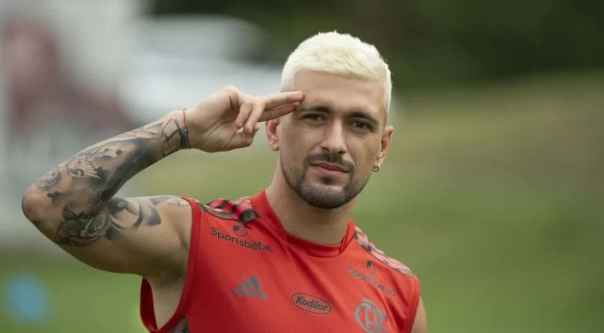 Arrascaeta responde jornal extra no twitter