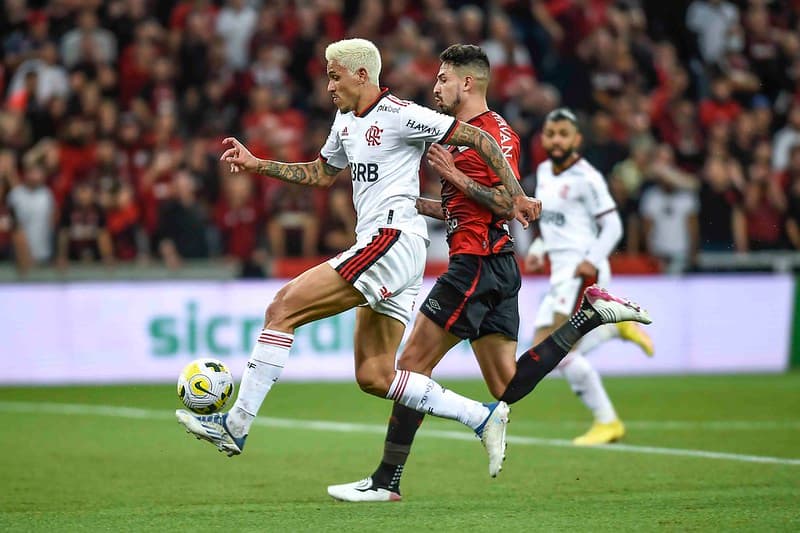 Golaço de Pedro pelo Flamengo faz chamar atenção do perfil oficial da FIFA