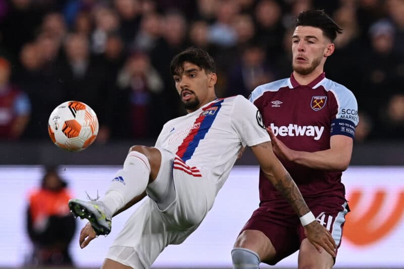 Ex-Flamengo, Lucas Paquetá em ação com a camisa do Lyon contra o mesmo West Ham que agora quer contar com o jogador