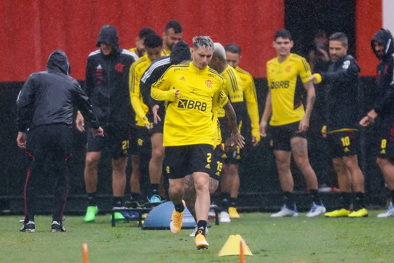 Pelo Brasileirão, o Flamengo tem a chance de diminuir a vantagem contra o Palmeiras