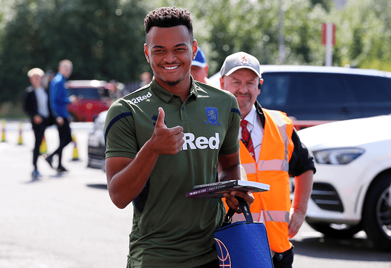 Rodrigo Muniz chegando no Riverside Stadium em confronto contra o Swansea City