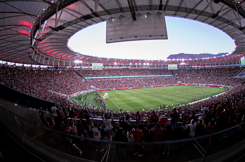 Torcida do Flamengo presente no Maracanã contra o Athletico-PR pelo Brasileirão