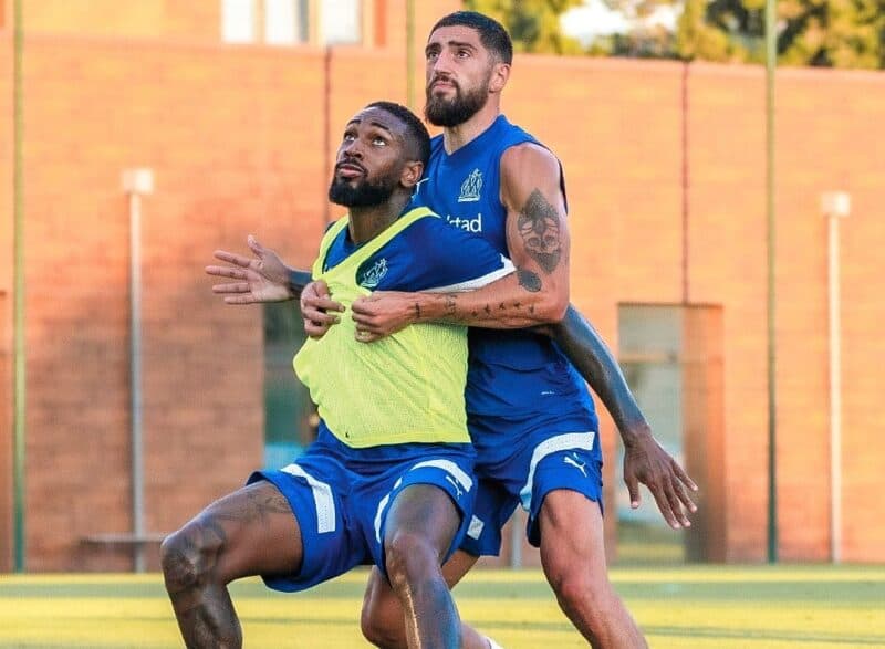 Ex-Flamengo, Gerson disputa bola em treino do Olympique de Marseille