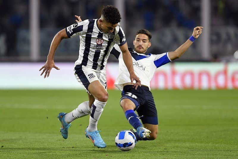 Jogador do Vélez fala sobre Arrascaeta do Flamengo