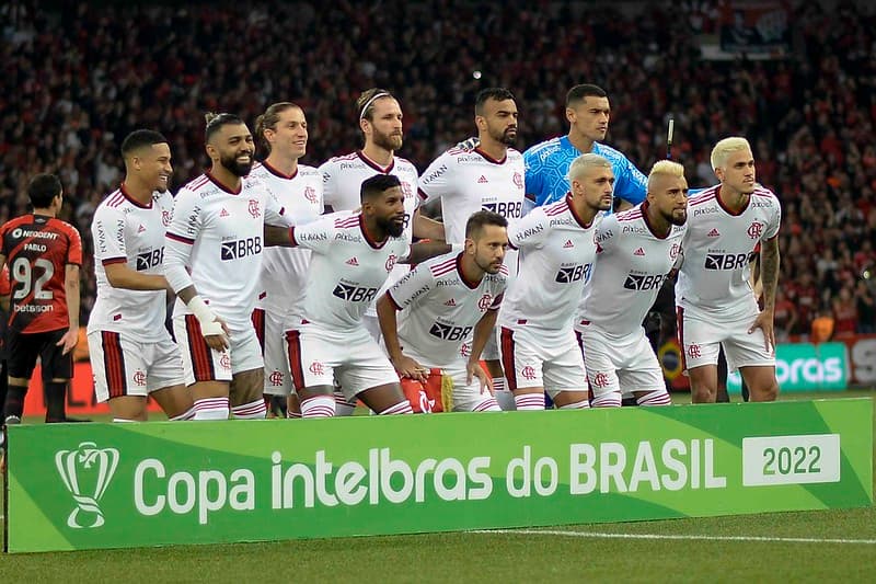 Análise: Flamengo vence Athletico-PR em seu modo copeiro