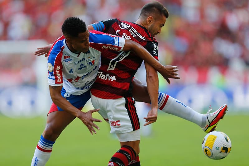 Everton Ribeiro recebe dura marcação em Flamengo x Fortaleza