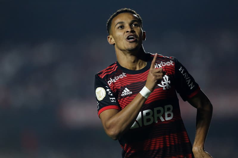 Lázaro comemorando gol do Flamengo contra o São Paulo