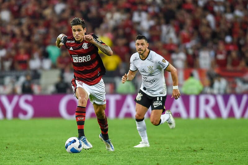 Giuliano contra o Flamengo no Maracanã