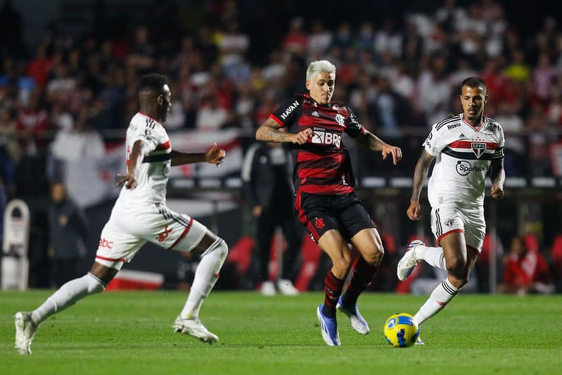 São Paulo x Flamengo no Morumbi.