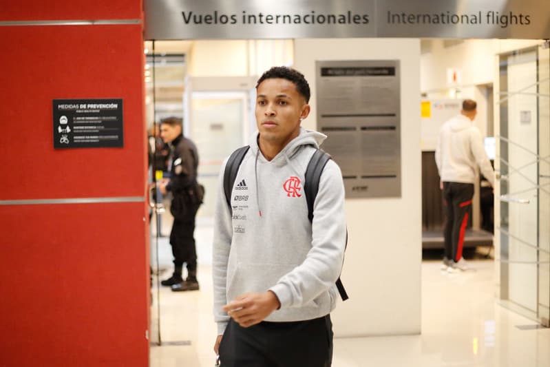 Lázaro deixa o Flamengo e acerta com clube espanhol