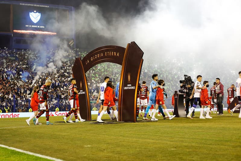 Flamengo e Vélez entram em campo na semifinal da Libertadores