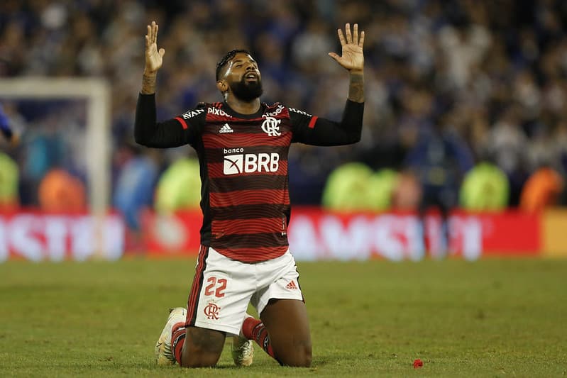 Rodinei comemora vitória do Flamengo na Argentina