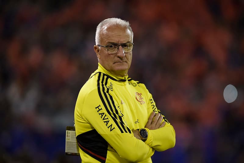 Dorival Junior durante Vélez x Flamengo, na Argentina