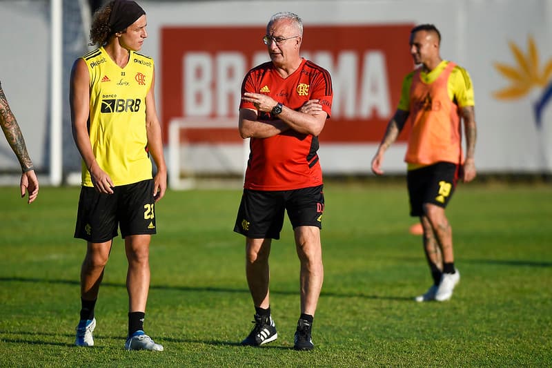 Dorival Júnior comandando treino antes de Flamengo e Ceará
