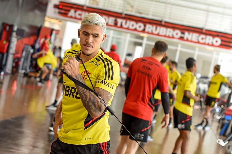 Pedro treina no Flamengo e aguarda horário da convocação da Seleção Brasileira