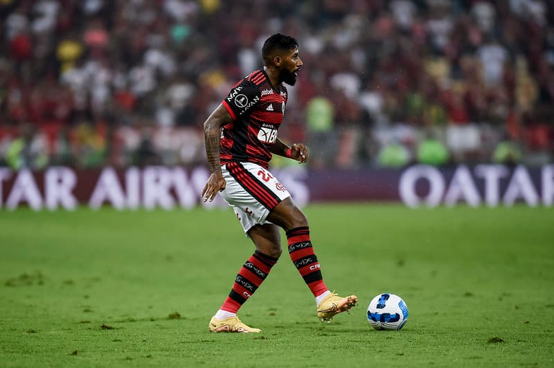 Lateral do Flamengo, Rodinei em campo na partida contra o Vélez