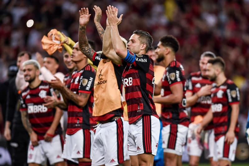 Jogadores comemoram classificação para final da Libertadores, onde se enfrentam Flamengo e Athletico Paranaense