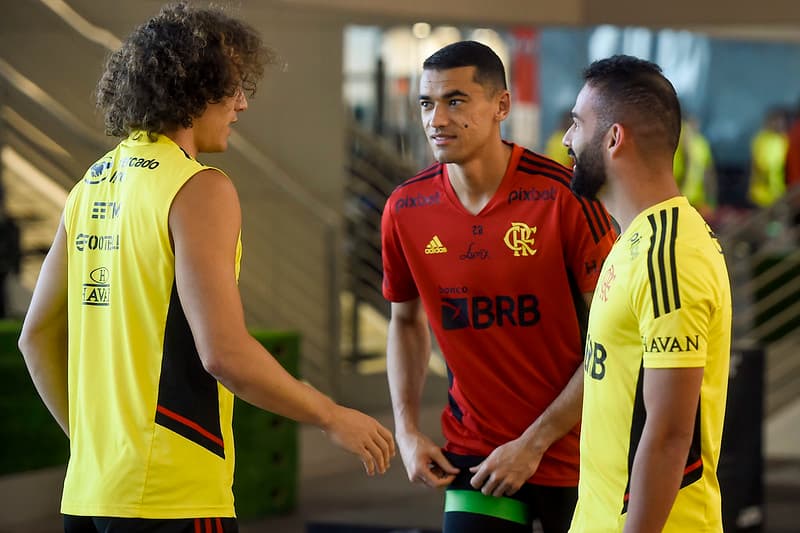 Jogadores treinam no CT do Flamengo