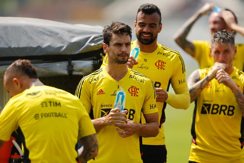 Rodrigo Caio em treino do Flamengo; zagueiro revelou atletas que se desgastaram com Jorge Sampaoli