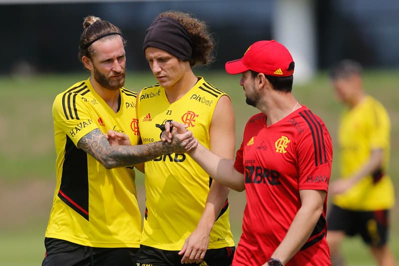 Léo Pereira e David Luiz no treino do Flamengo