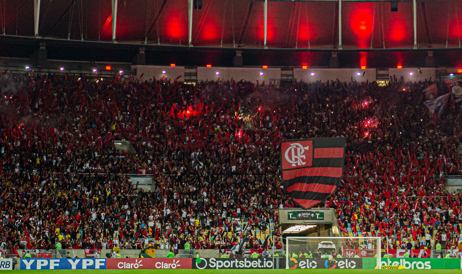 Torcida do Flamengo no Maracanã;