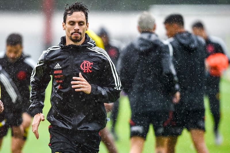 Rodrigo Caio durante treino do Flamengo.