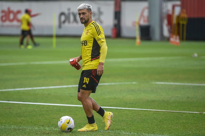 Arrascaeta em treino do Flamengo