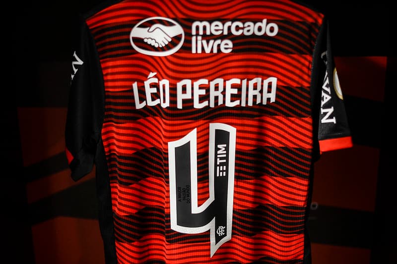 Camisa de Leo pereira, no vestiário do Flamengo