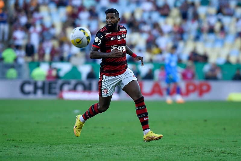 Rodinei, lateral do Flamengo, na partida contra o Fluminense