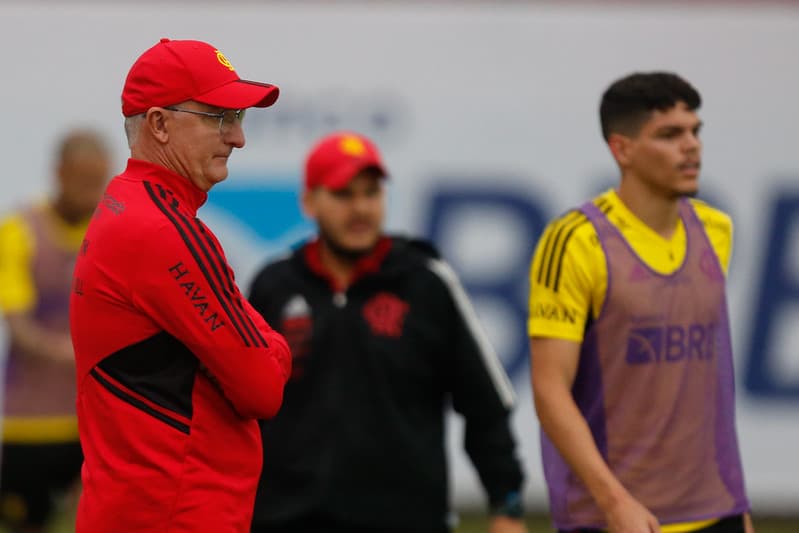 Dorival Júnior em treino do Flamengo