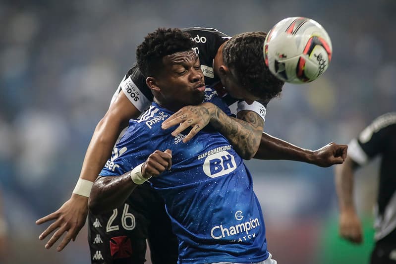 Lincoln, ex-Flamengo, durante confronto entre Cruzeiro e Vasco