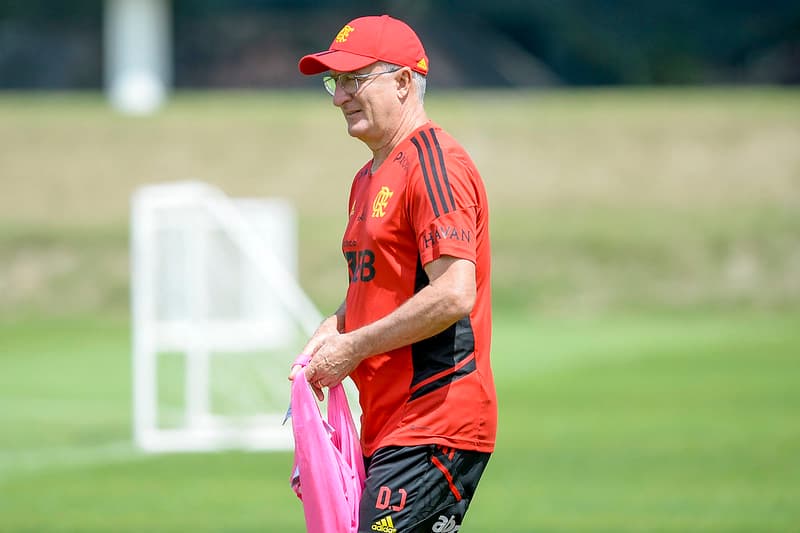 Dorival Júnior aplica treino no Flamengo