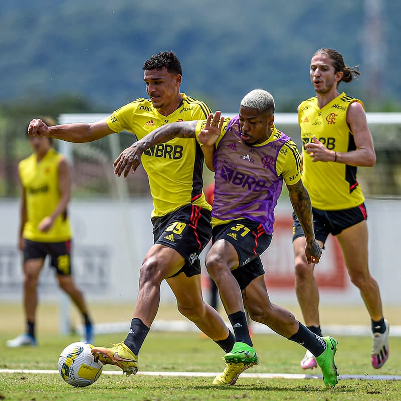 Matheusão no treino do Flamengo.
