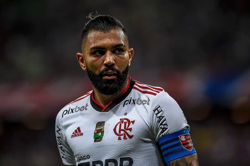 Gabigol com a camisa do Flamengo; goleiro do volta redonda defendeu pênalti do atacante, primeira vez que acontece desde que chegou ao Flamengo
