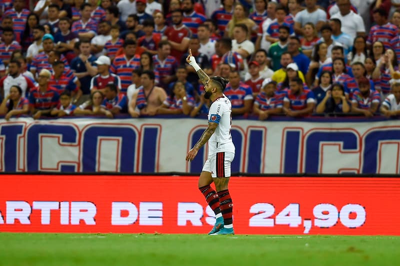 Gabigol comemora gol no Castelão, contra o Fortaleza