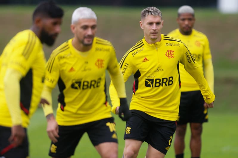 Varela se surpreendeu com um fator de Arrascaeta no Flamengo