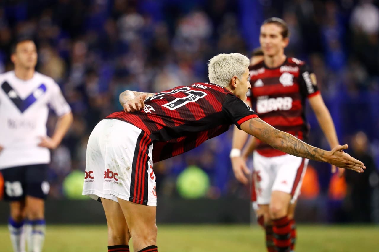 Pedro faz sua comemoração habitual