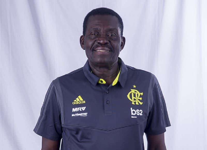 Aniversariante de dia, seu Denir passou recentemente por uma cirurgia para retirada de um tumor na cabeça