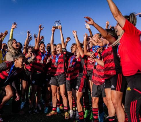 Flamengo anuncia contratação de volante ex-Ceará