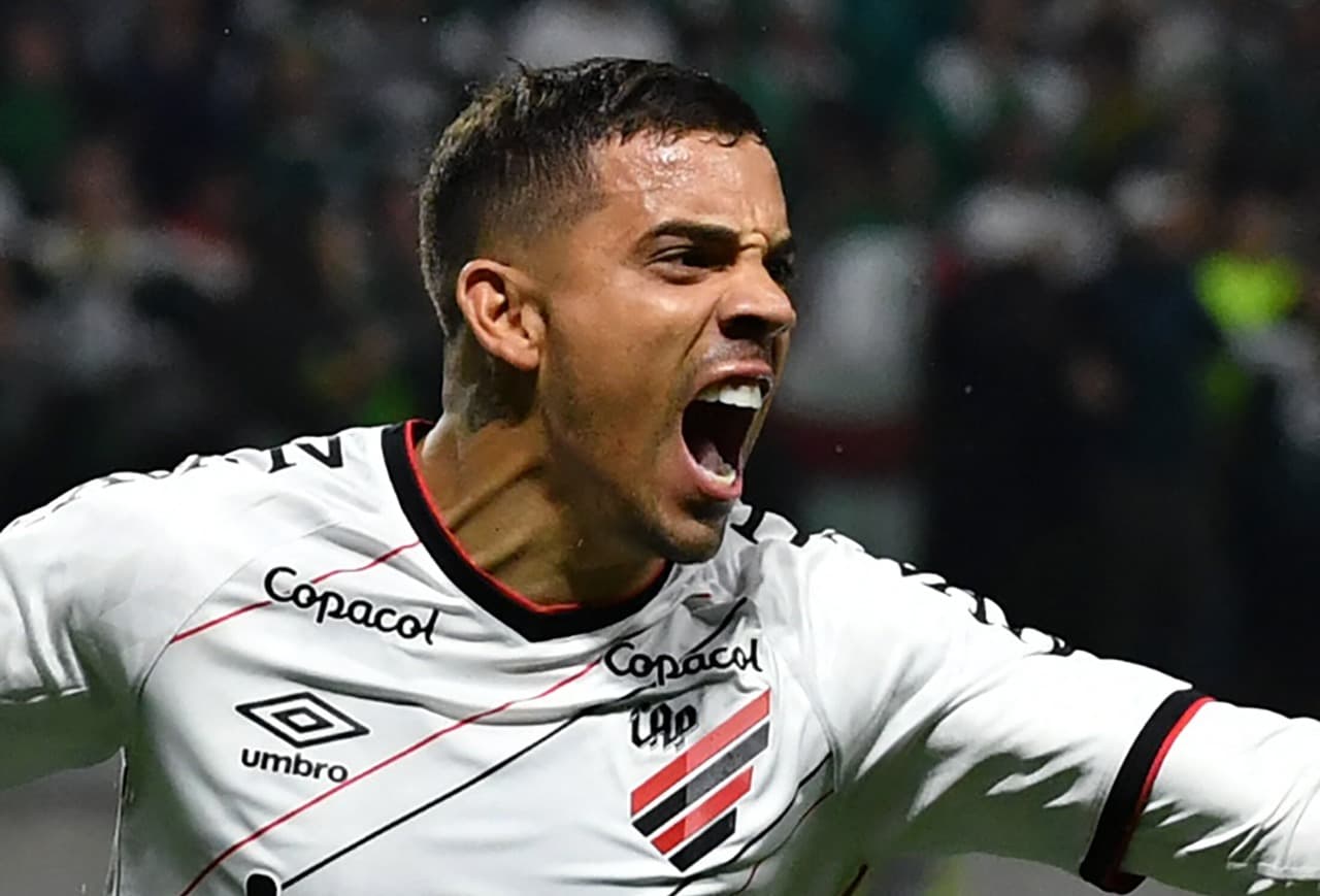 Alvo do Flamengo, David Terans comemora gol que colocou Athletico-PR na final da Libertadores